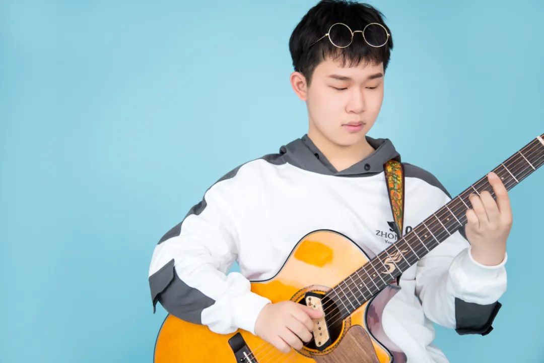 一周吉他挑战赛｜刘嘉卓“人造效果器”试试？