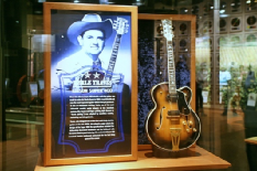 有谱｜乡村音乐的吉他英雄，不该被遗忘的Merle Travis